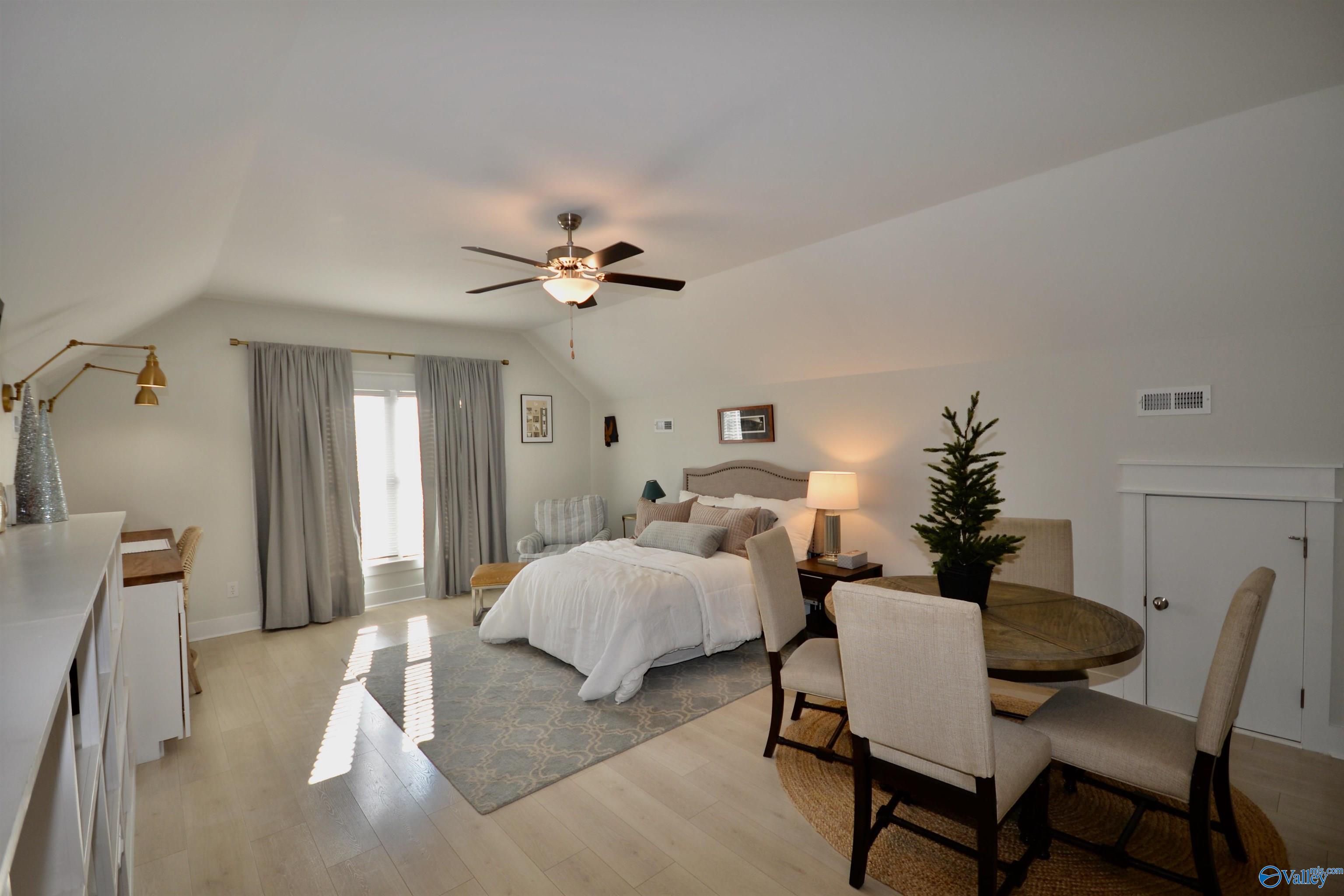 109 Hillcrest Avenue NW