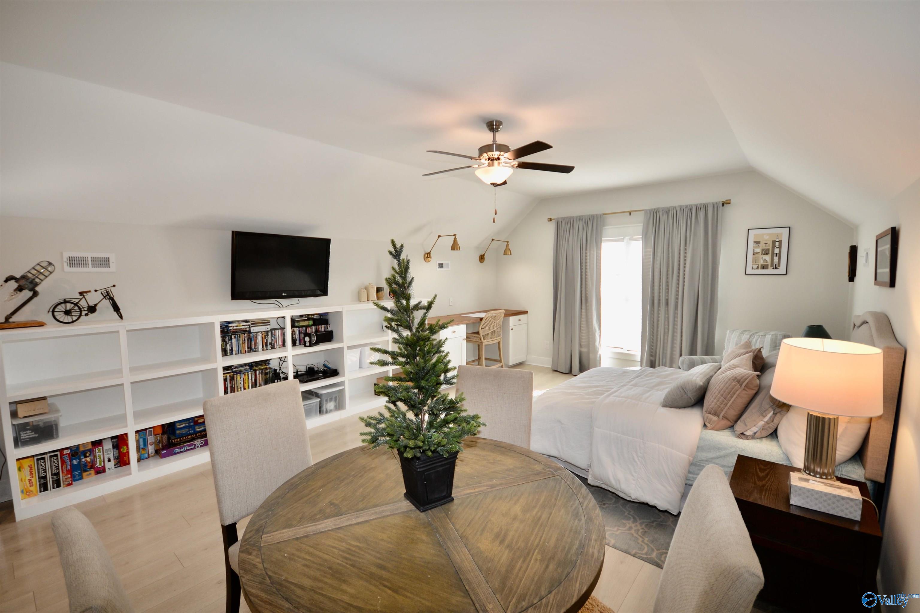 109 Hillcrest Avenue NW