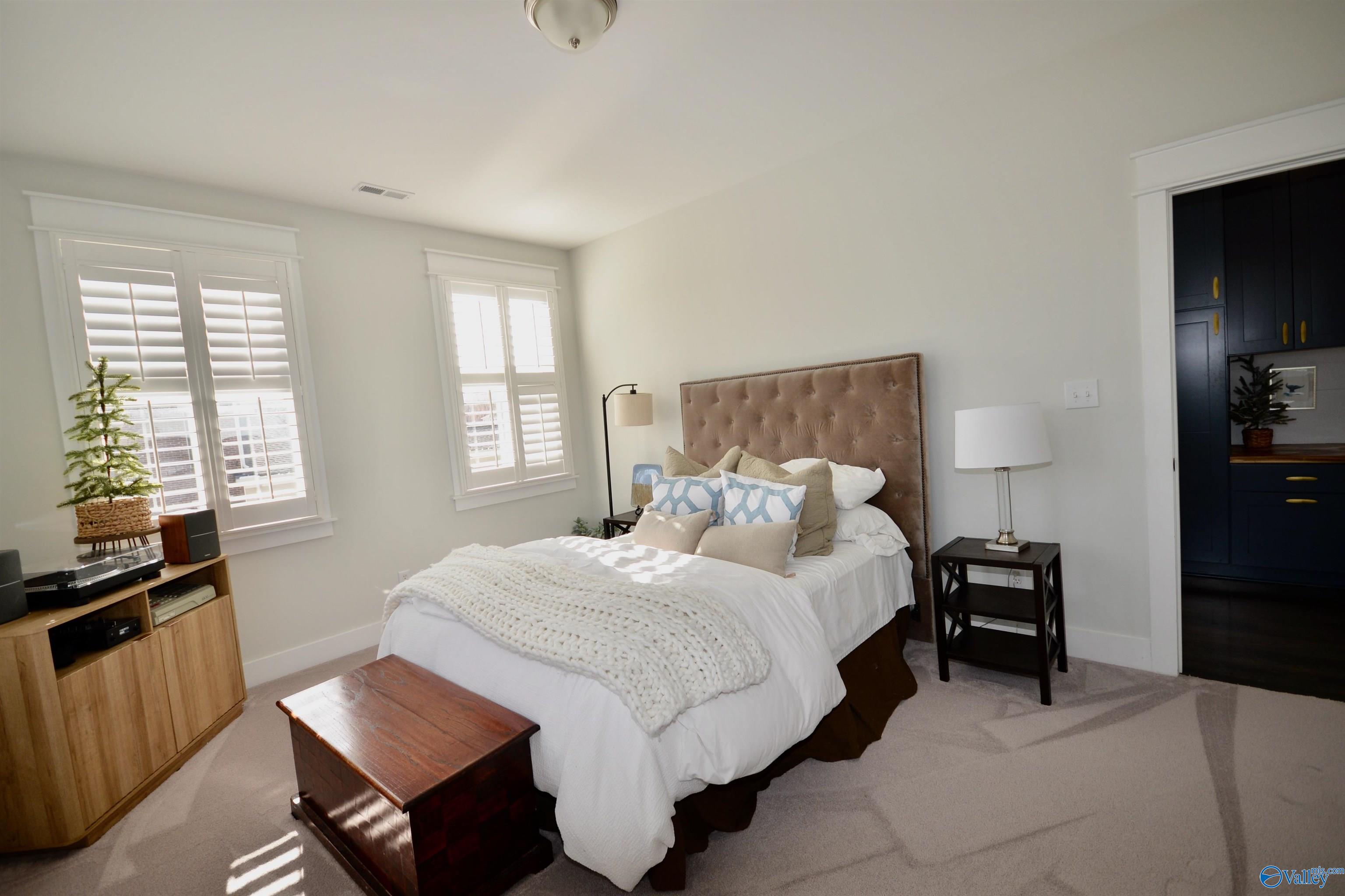 109 Hillcrest Avenue NW