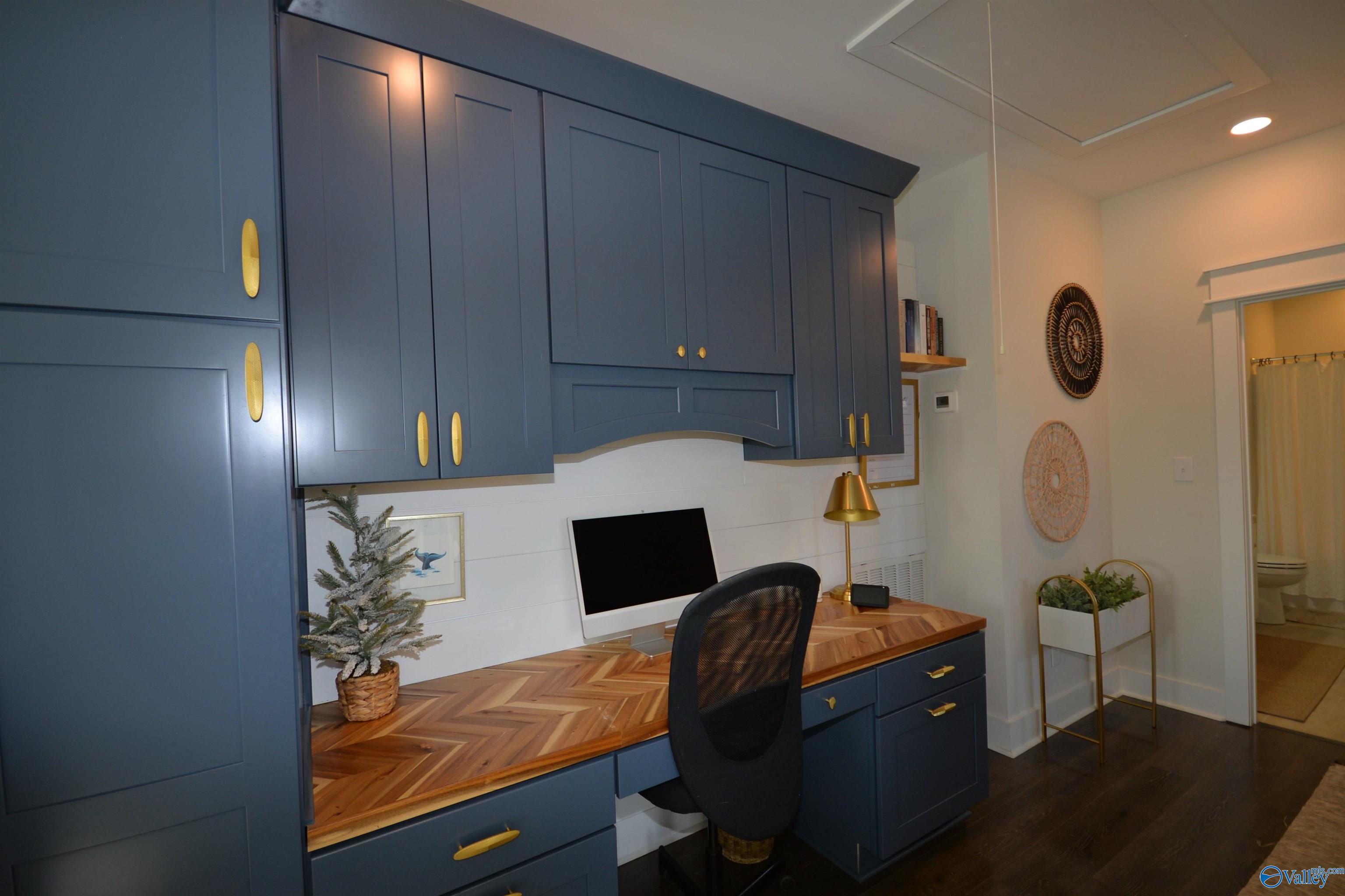 109 Hillcrest Avenue NW