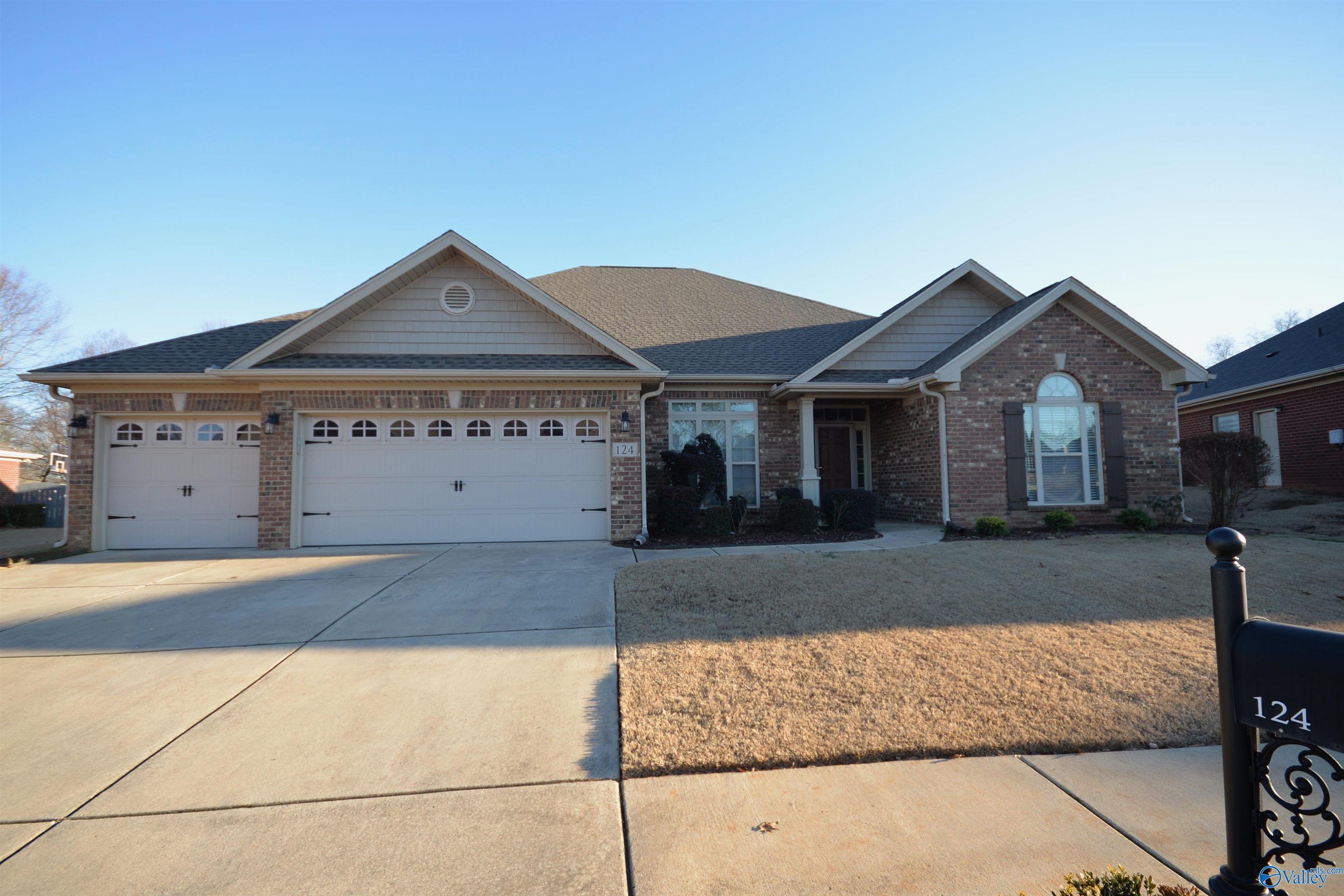 124 Winding Creek Road NW
