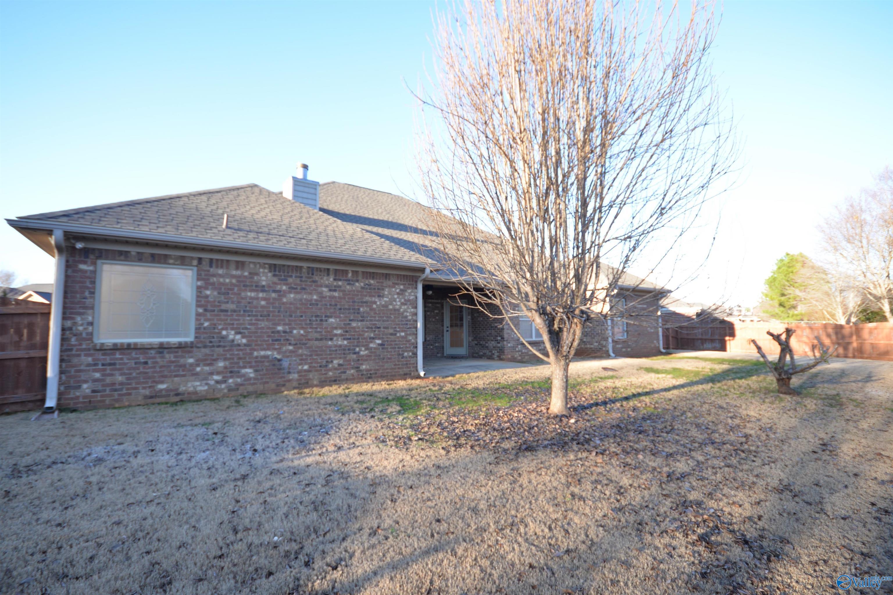 124 Winding Creek Road NW