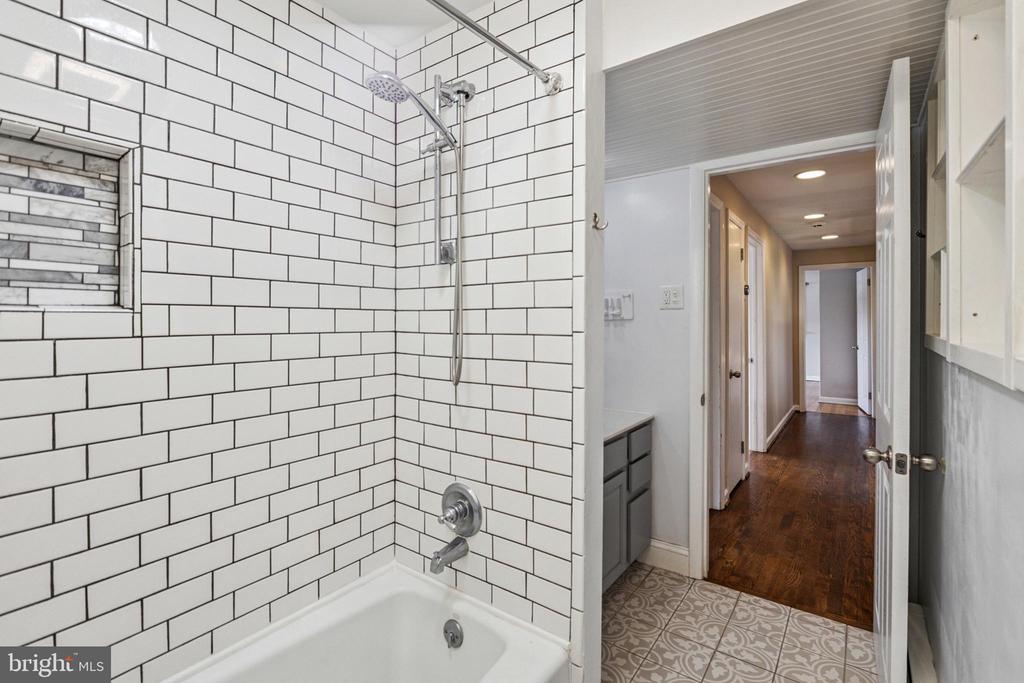 2108 PEACHTREE DRIVE