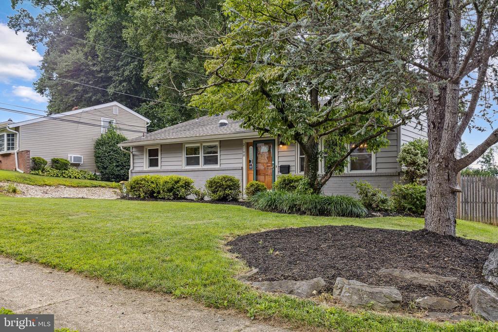 2108 PEACHTREE DRIVE