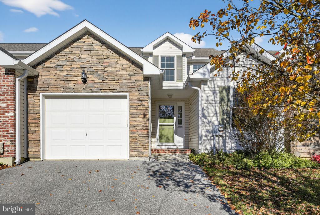 208 HOYER COURT