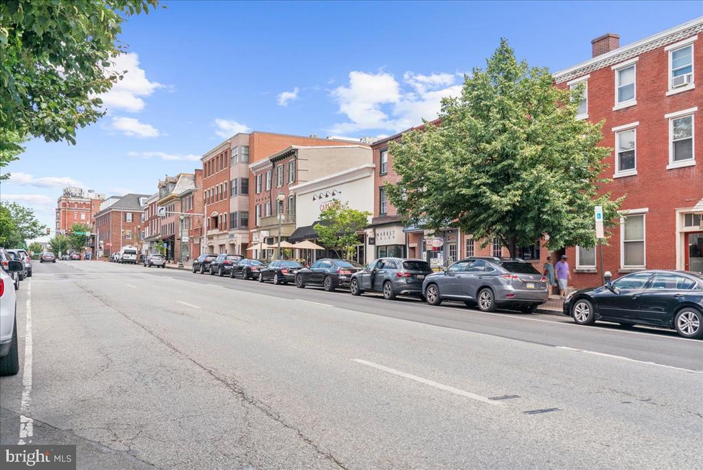 750 E MARSHALL STREET Unit: 302