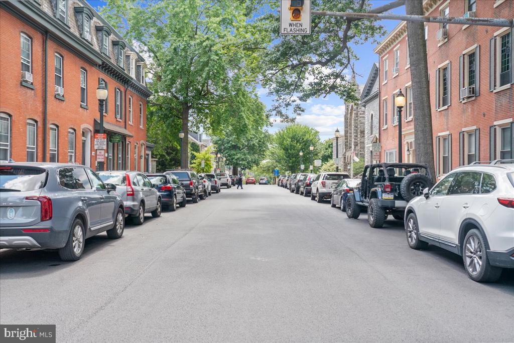 750 E MARSHALL STREET Unit: 302