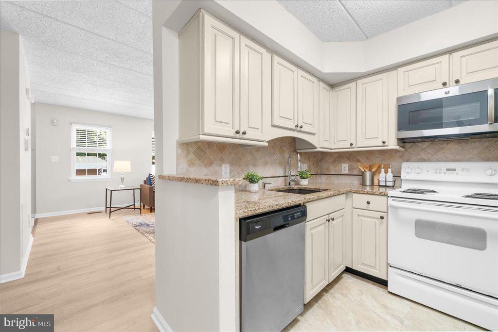 750 E MARSHALL STREET Unit: 302