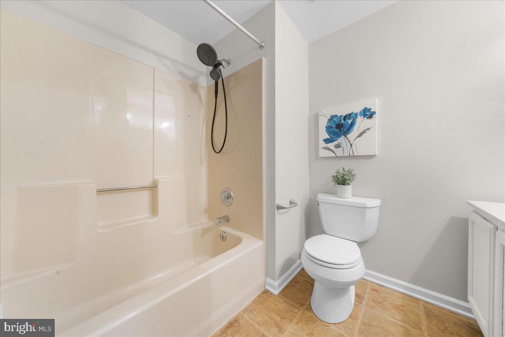 750 E MARSHALL STREET Unit: 302