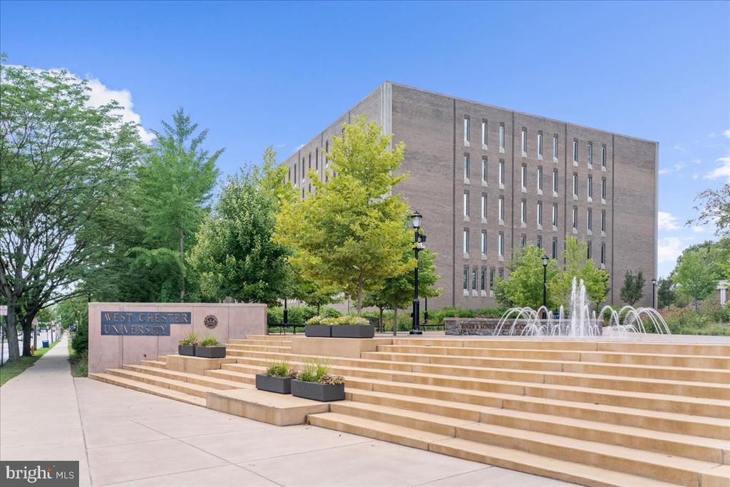 750 E MARSHALL STREET Unit: 302