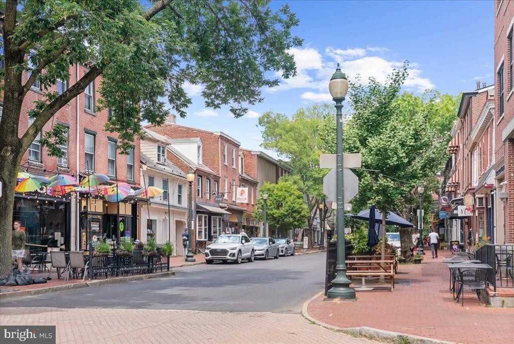 750 E MARSHALL STREET Unit: 302