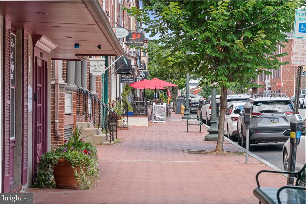 750 E MARSHALL STREET Unit: 302