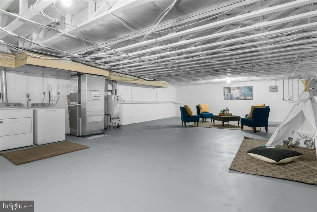 750 E MARSHALL STREET Unit: 302