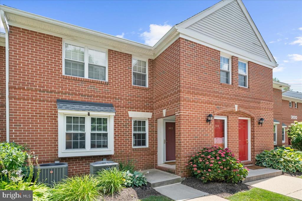 750 E MARSHALL STREET Unit: 302
