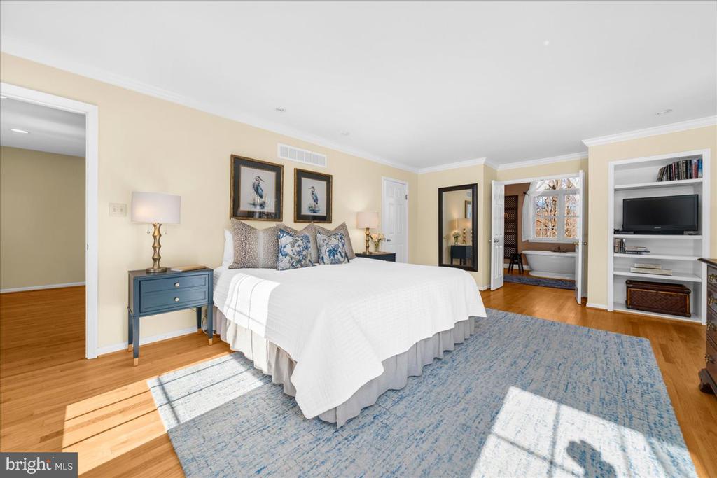 1662 WATERGLEN DRIVE