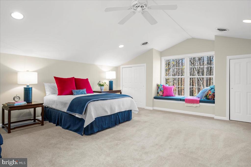 1662 WATERGLEN DRIVE