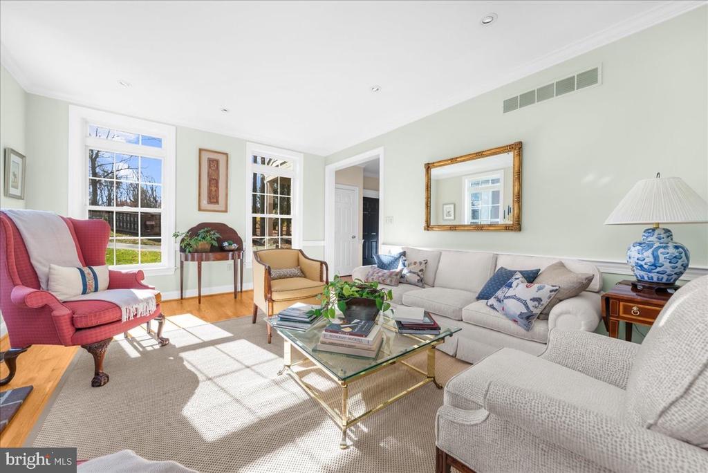 1662 WATERGLEN DRIVE