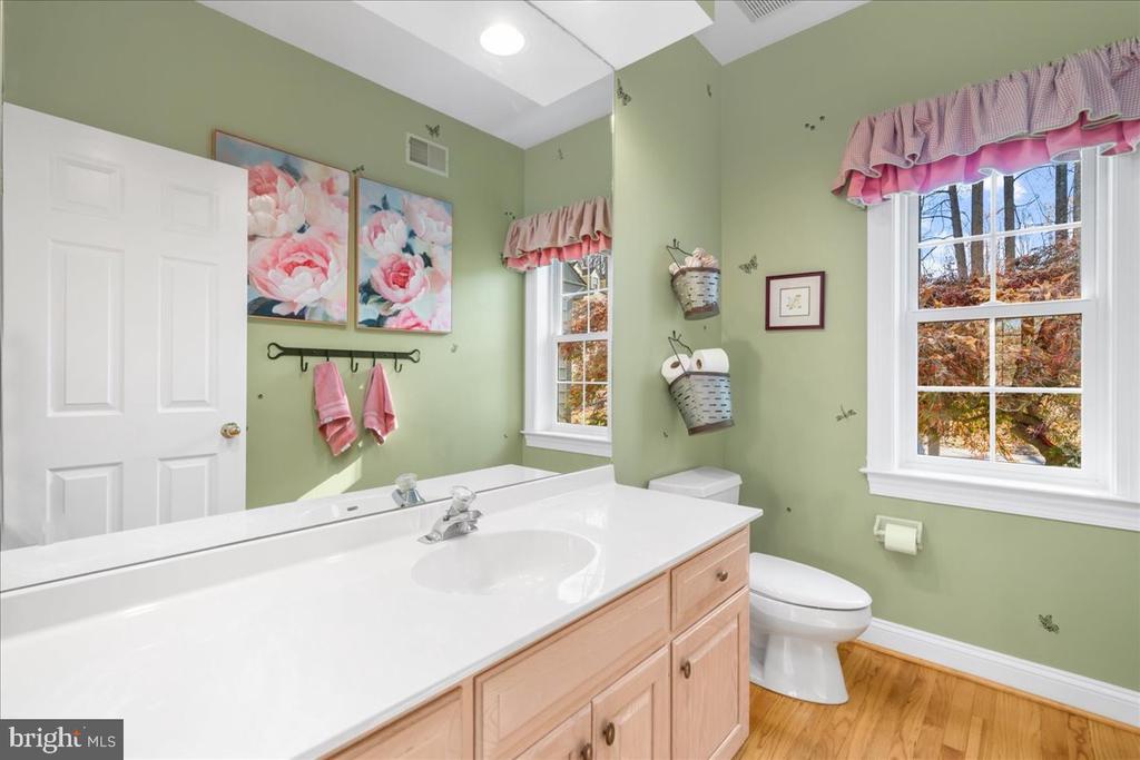 1662 WATERGLEN DRIVE