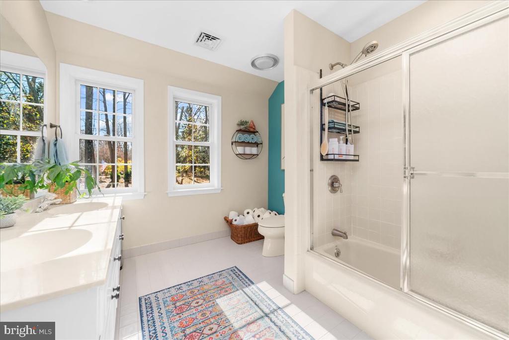 1662 WATERGLEN DRIVE
