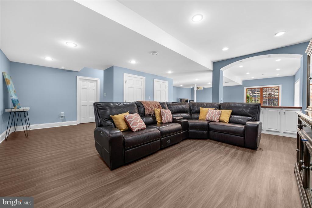 605 PERRY DRIVE