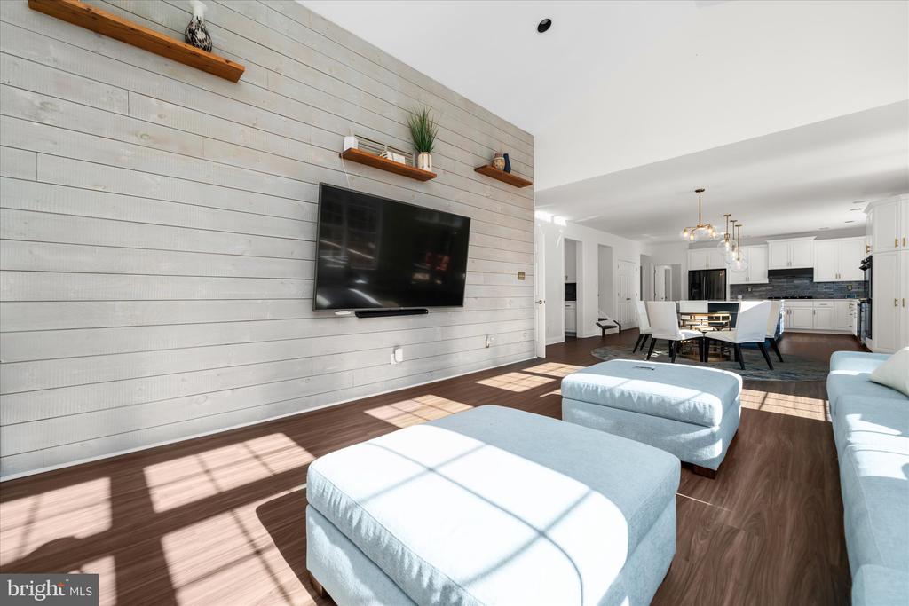 605 PERRY DRIVE