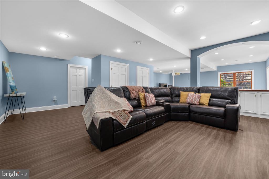 605 PERRY DRIVE