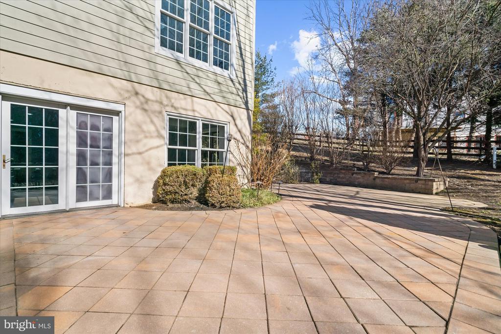 605 PERRY DRIVE