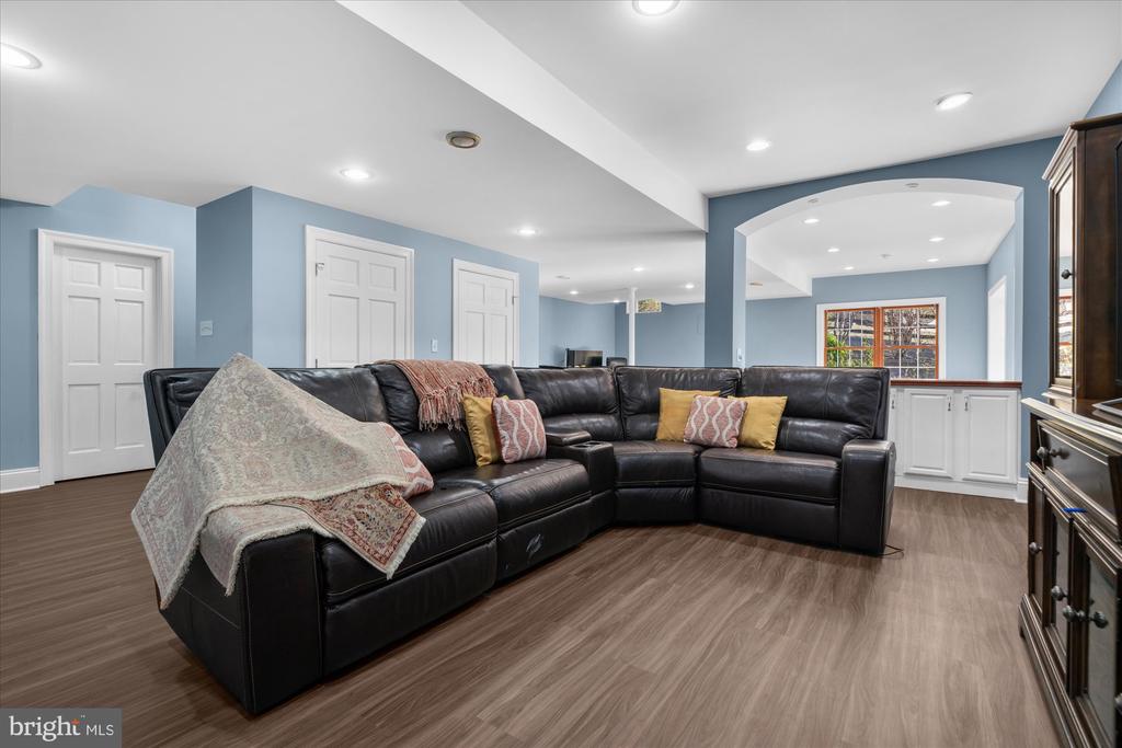 605 PERRY DRIVE