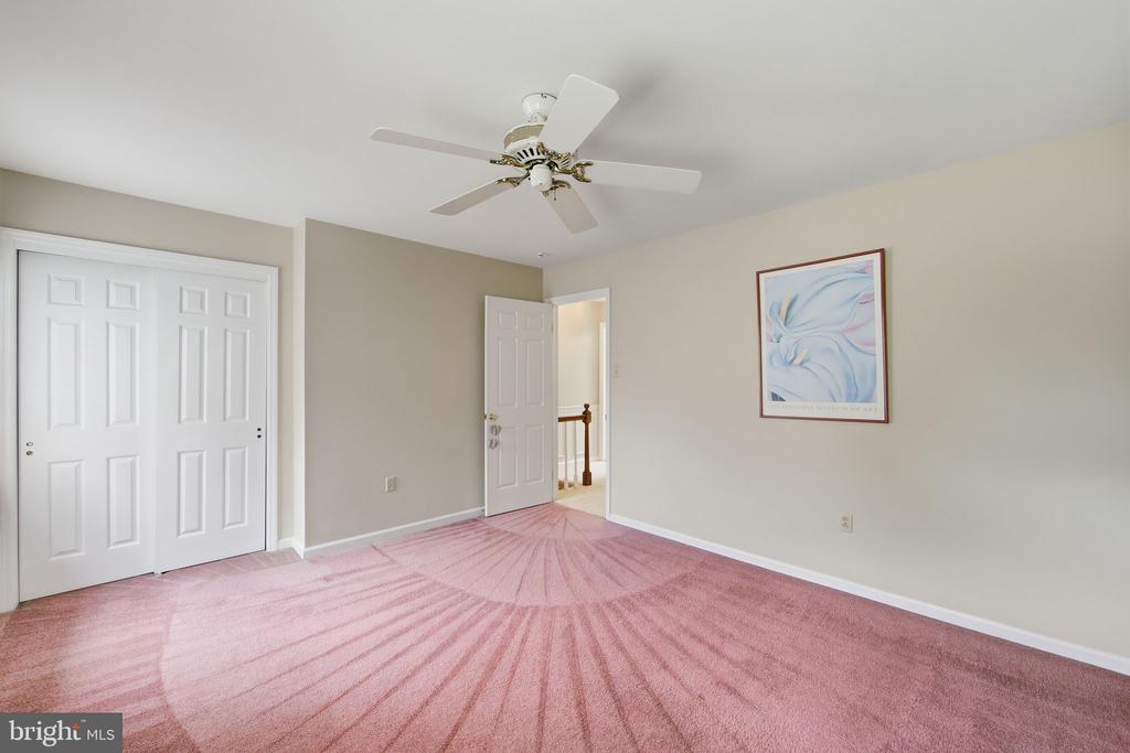 406 SCOFIELD LANE