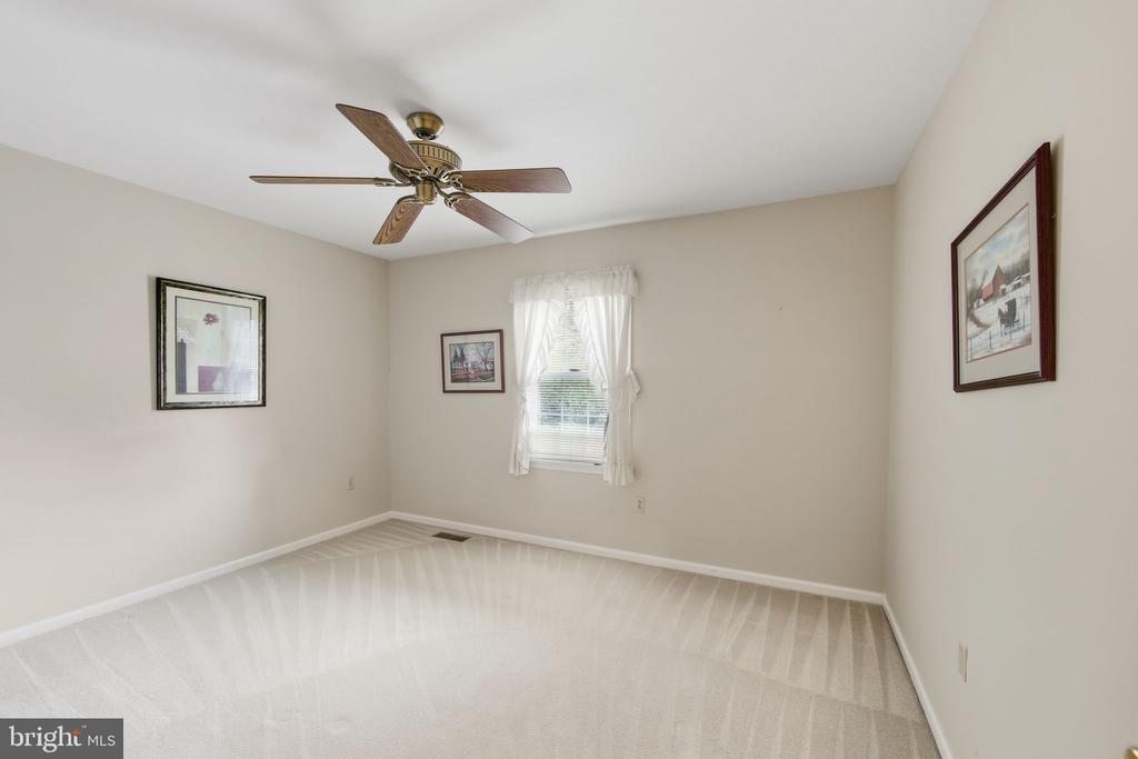 406 SCOFIELD LANE