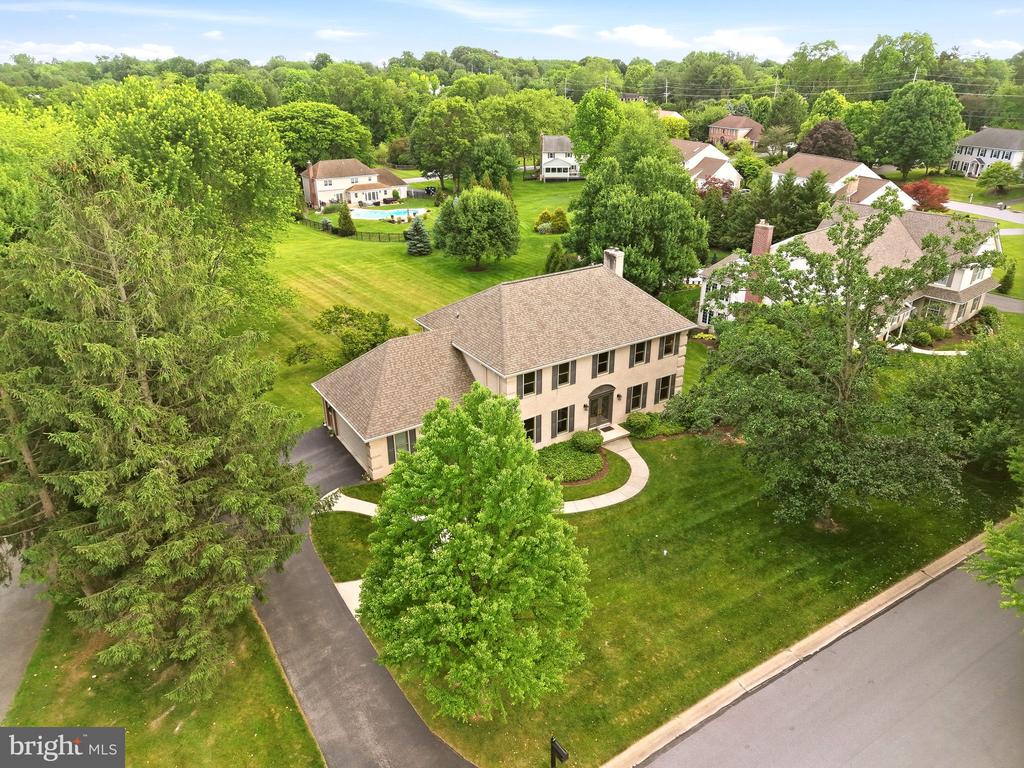 525 BEAUMONT CIRCLE