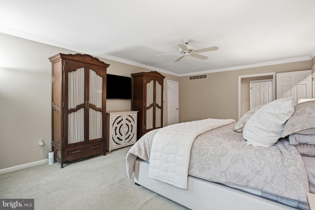 525 BEAUMONT CIRCLE