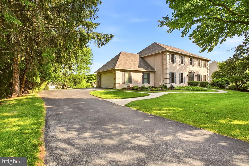 525 BEAUMONT CIRCLE