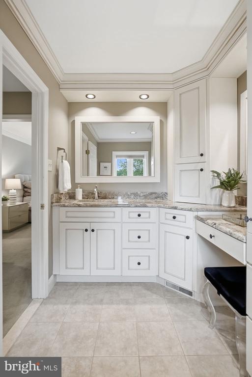 525 BEAUMONT CIRCLE