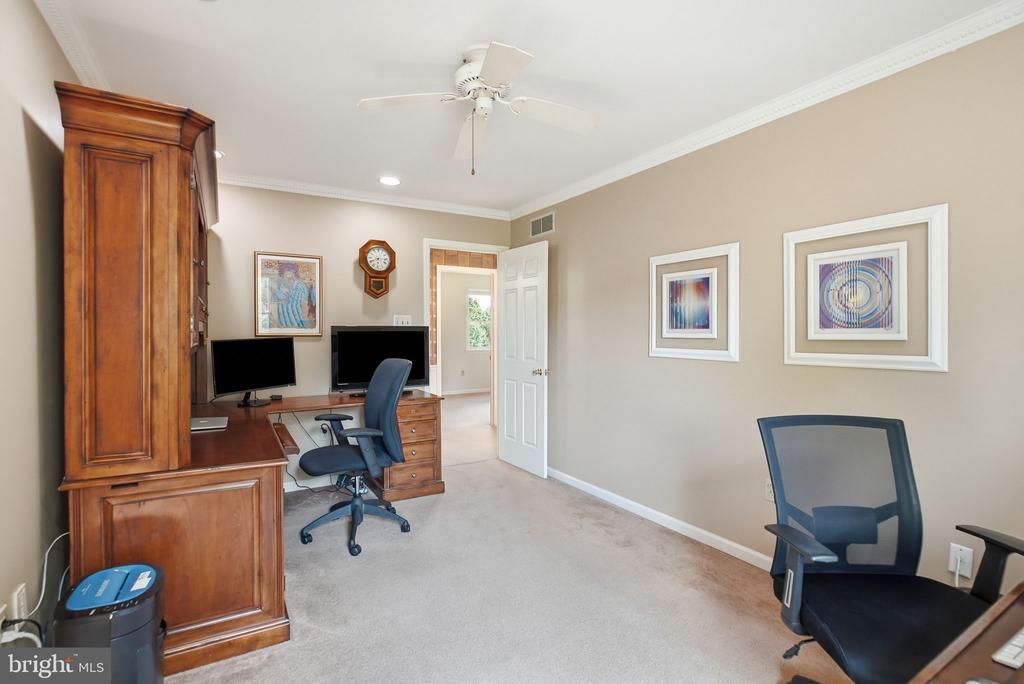 525 BEAUMONT CIRCLE