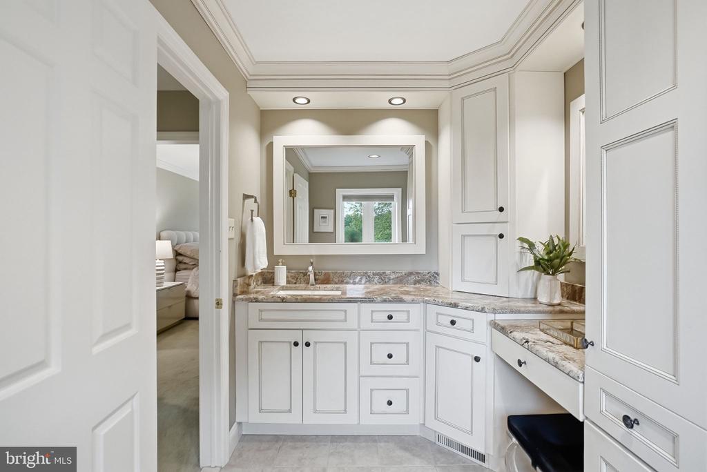 525 BEAUMONT CIRCLE