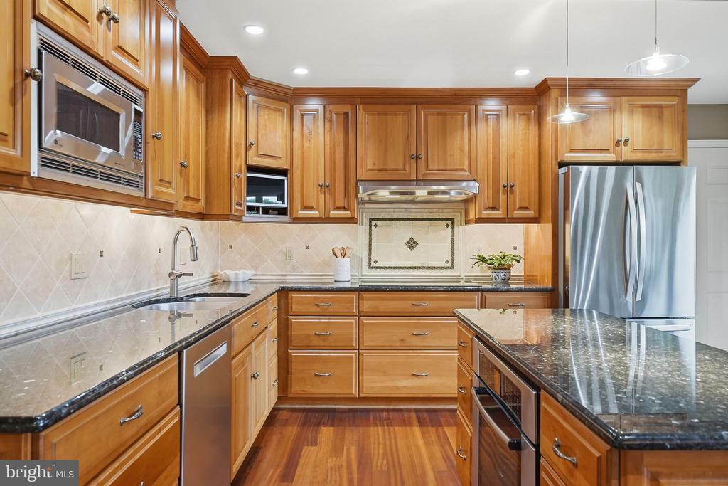 525 BEAUMONT CIRCLE