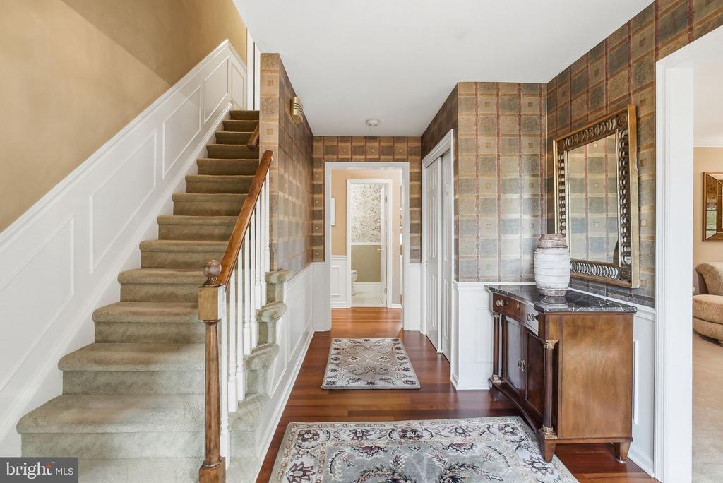 525 BEAUMONT CIRCLE