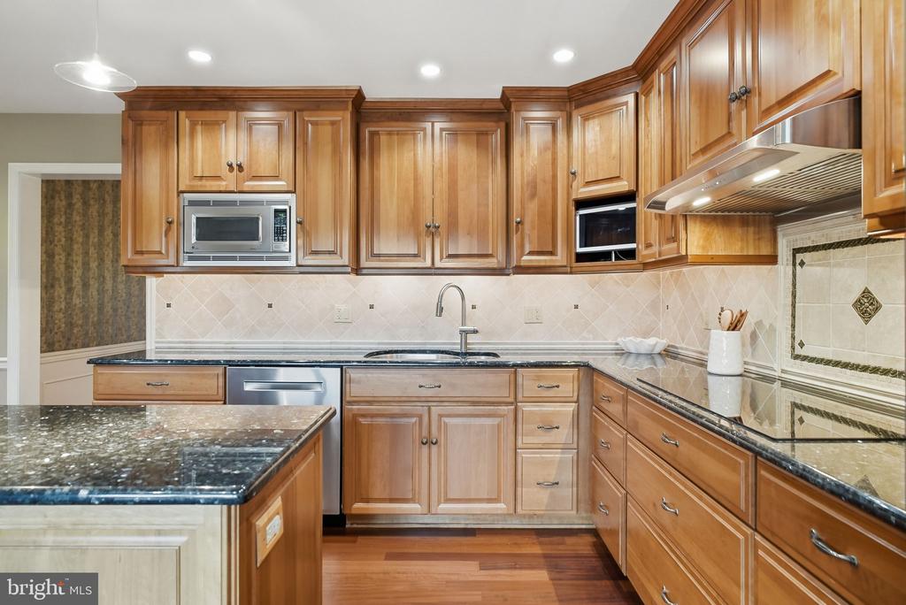 525 BEAUMONT CIRCLE