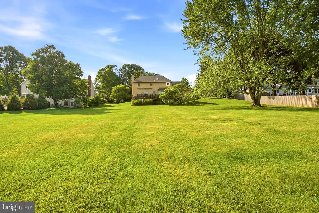 525 BEAUMONT CIRCLE