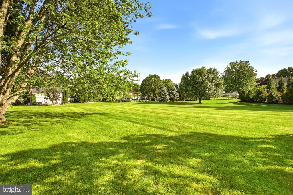 525 BEAUMONT CIRCLE