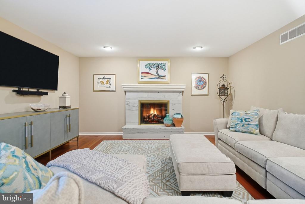 525 BEAUMONT CIRCLE