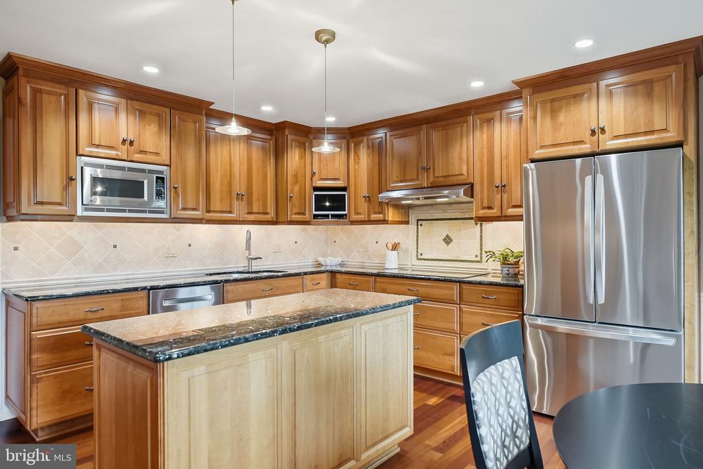 525 BEAUMONT CIRCLE
