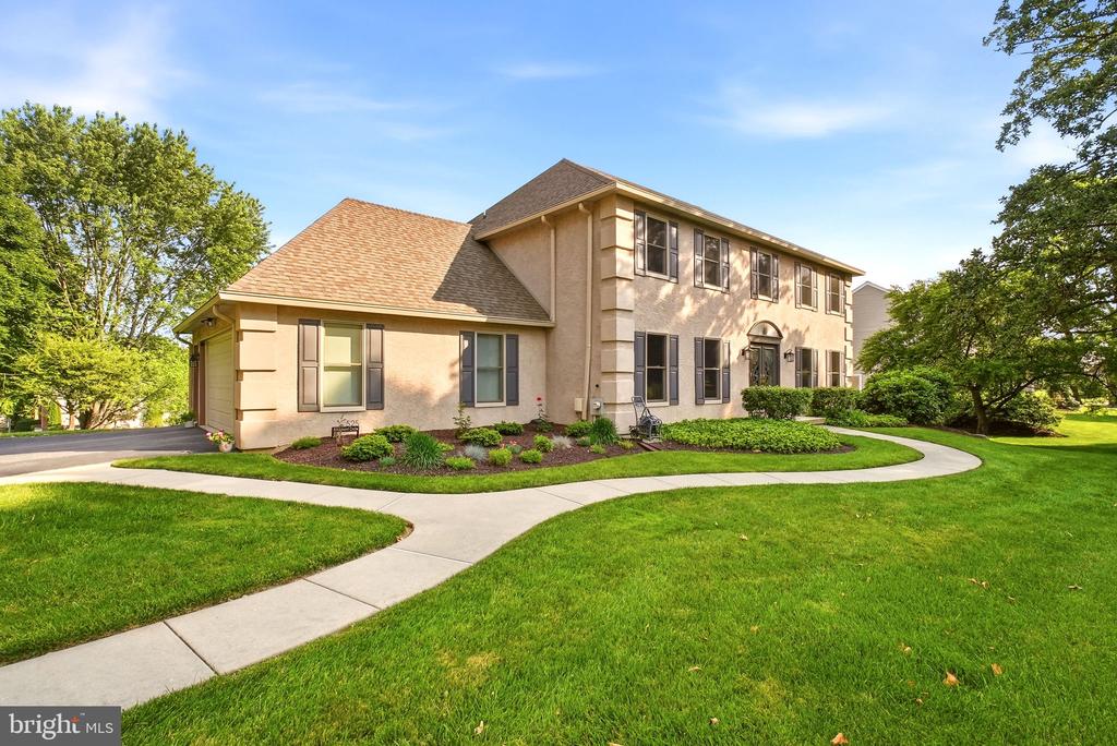 525 BEAUMONT CIRCLE