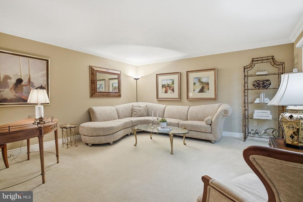 525 BEAUMONT CIRCLE
