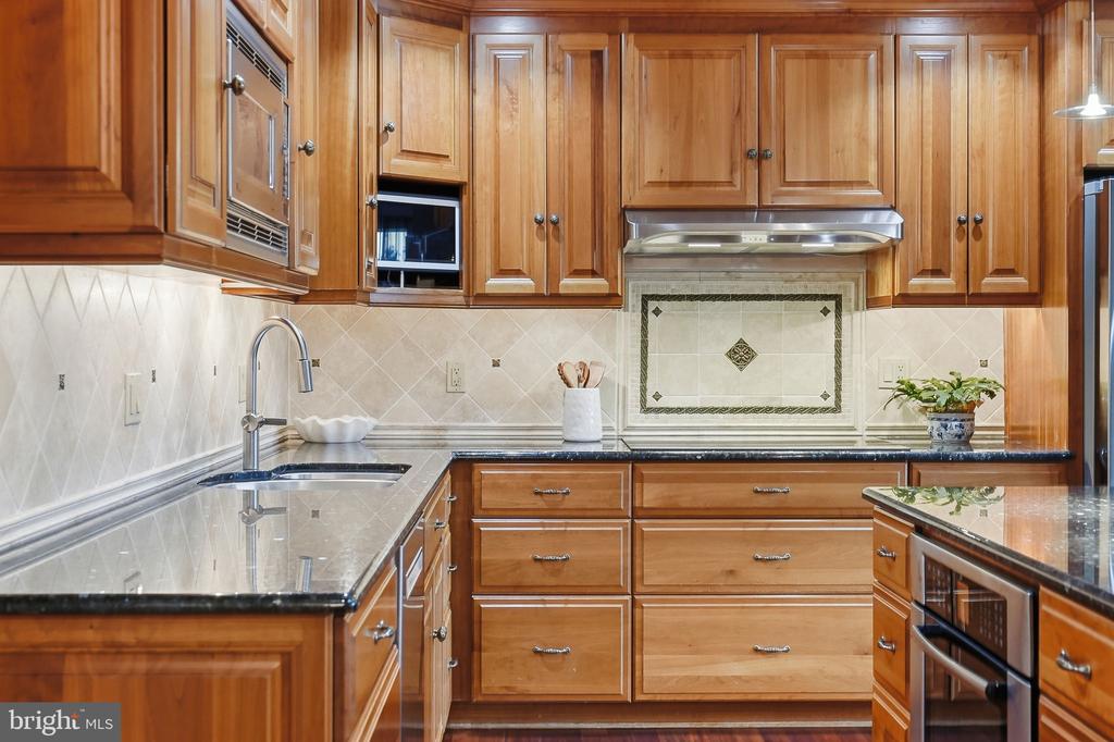 525 BEAUMONT CIRCLE