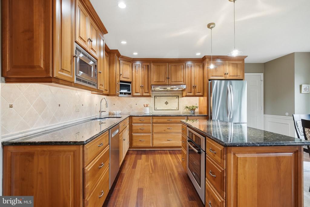 525 BEAUMONT CIRCLE