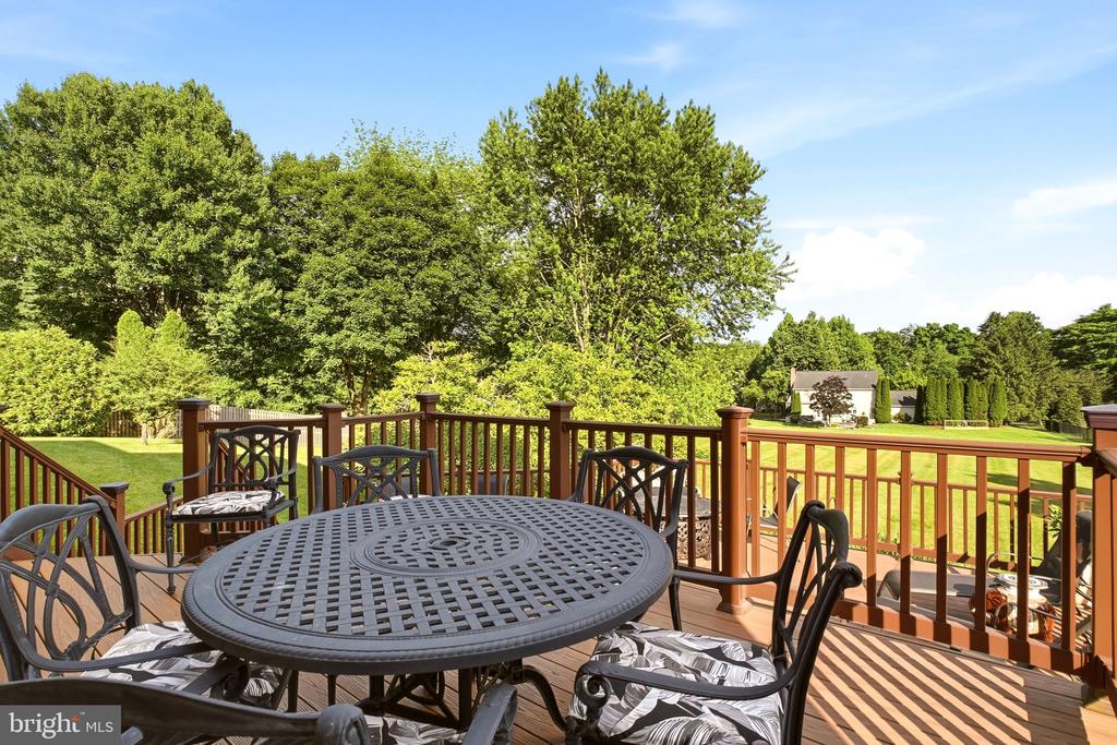 525 BEAUMONT CIRCLE