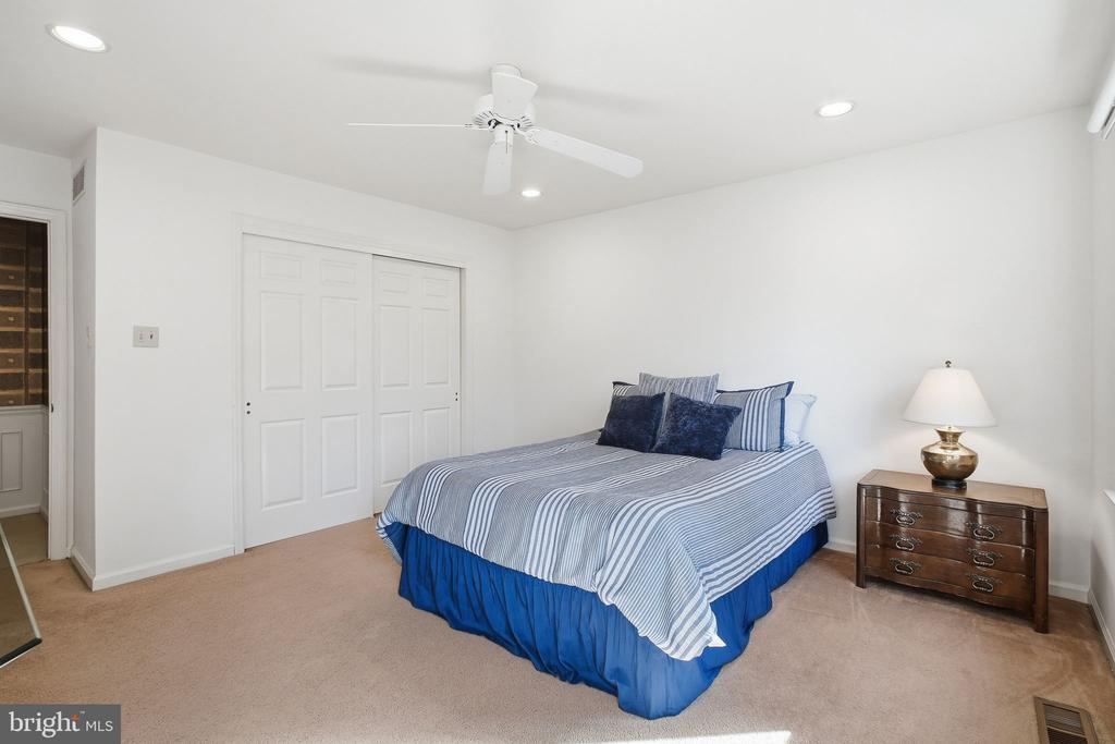 525 BEAUMONT CIRCLE
