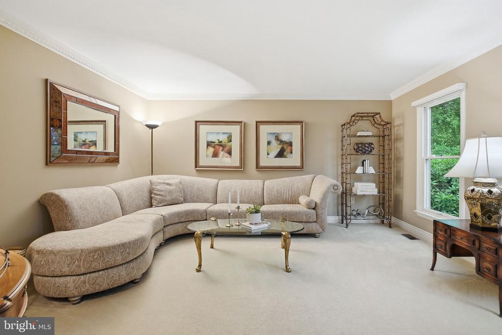 525 BEAUMONT CIRCLE